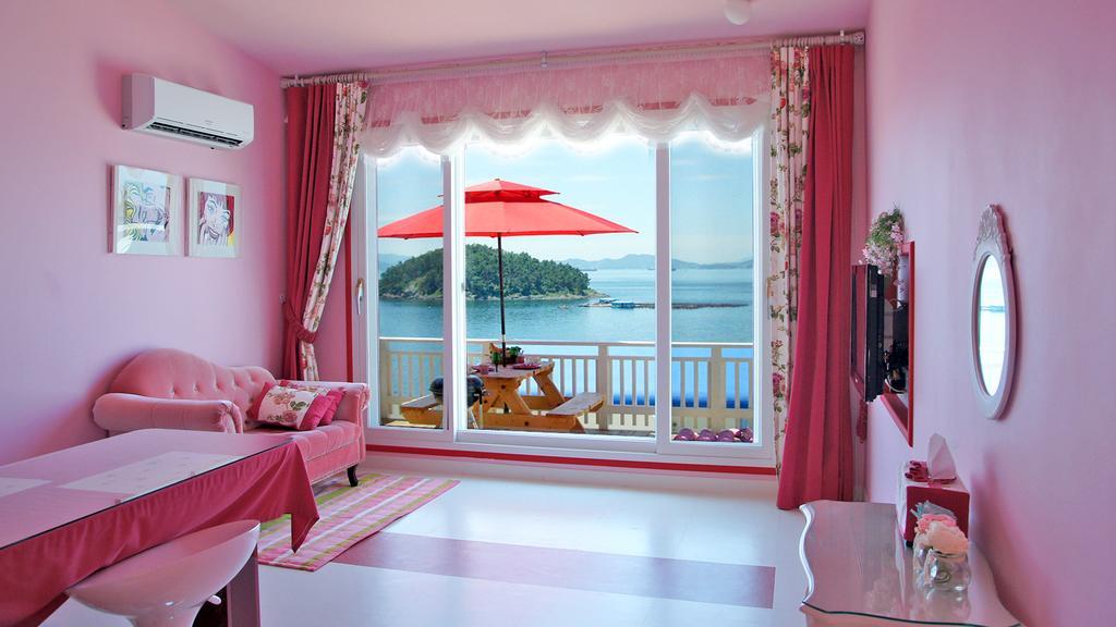 Blue & White Pension Namhae Exterior foto
