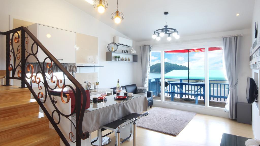 Blue & White Pension Namhae Exterior foto