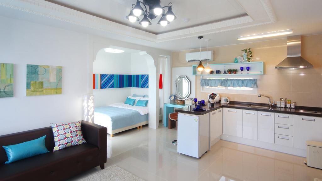 Blue & White Pension Namhae Exterior foto