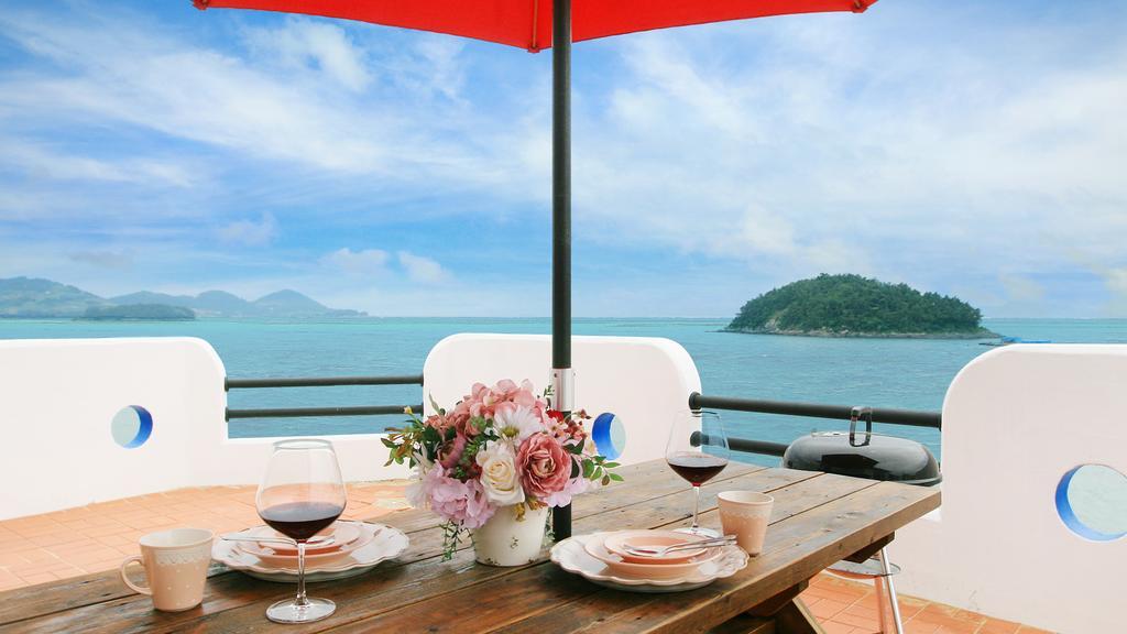 Blue & White Pension Namhae Exterior foto