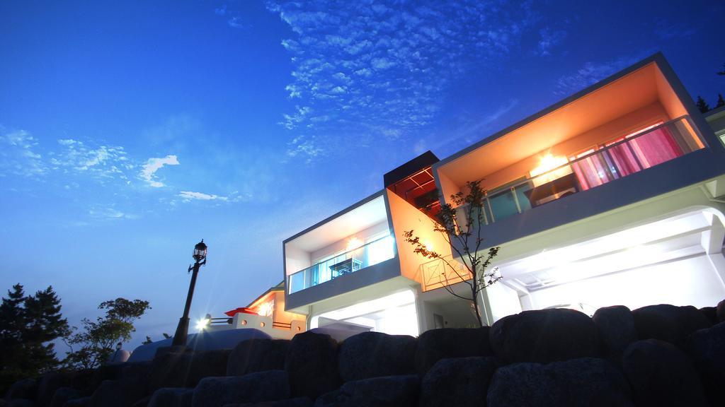 Blue & White Pension Namhae Exterior foto