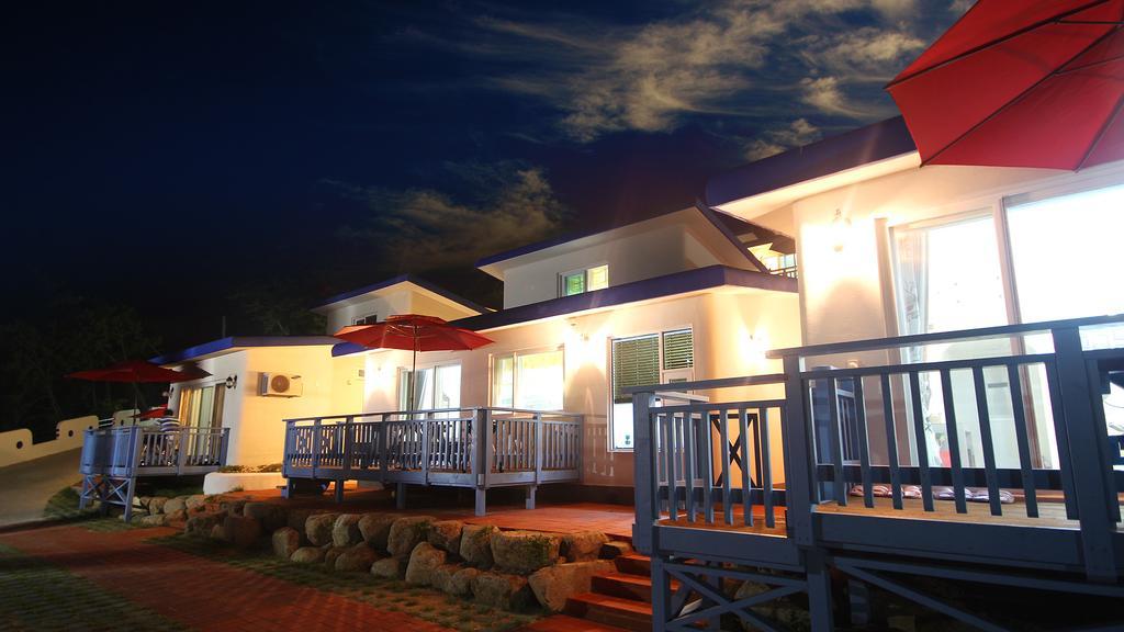 Blue & White Pension Namhae Exterior foto