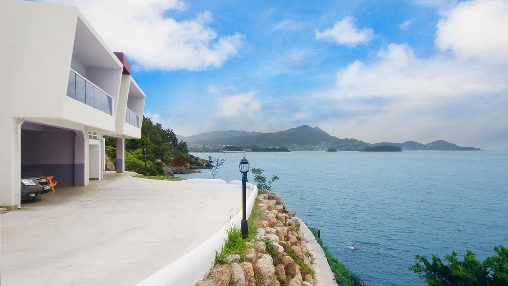 Blue & White Pension Namhae Exterior foto