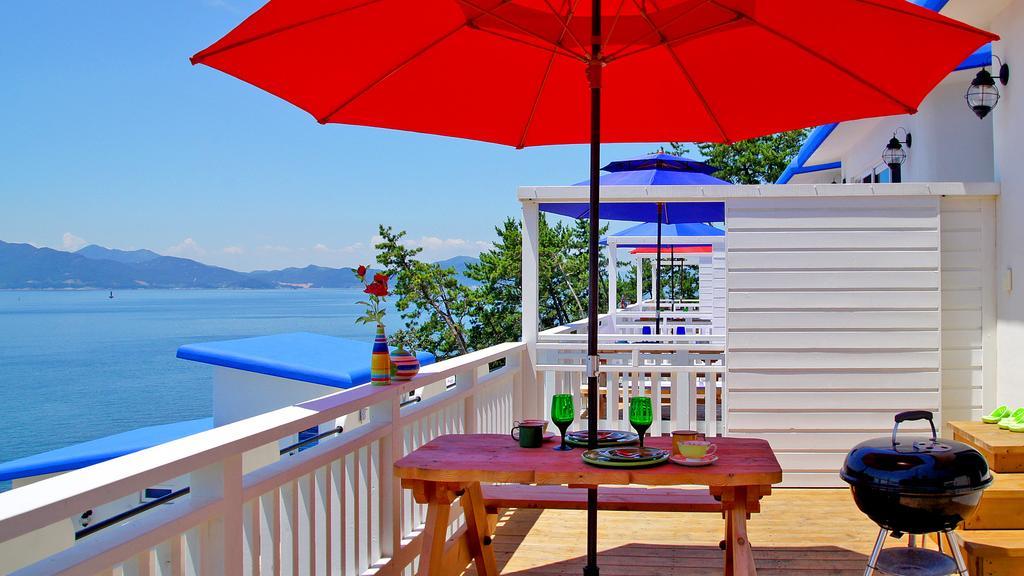Blue & White Pension Namhae Exterior foto